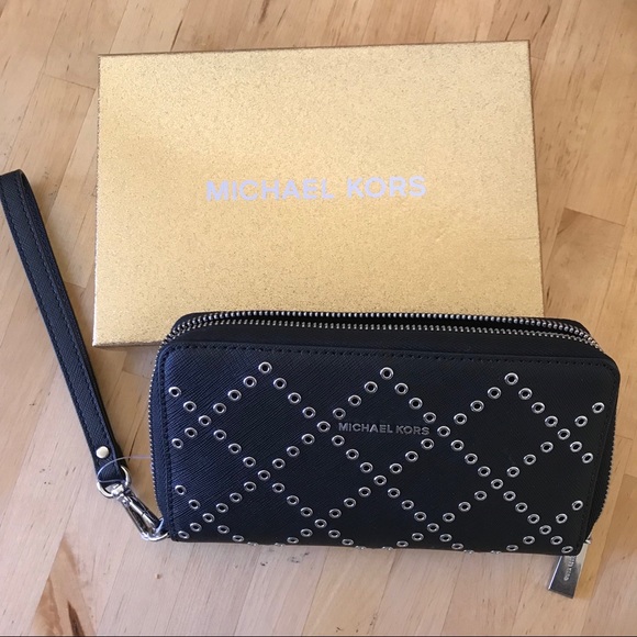 Michael Kors Handbags - Michael Kors || Wristlet NWT